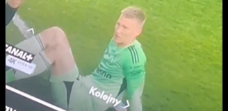 SZTAB LEGII biegnie do potrzebującego pomocy bramkarza, a ten... xD [VIDEO]